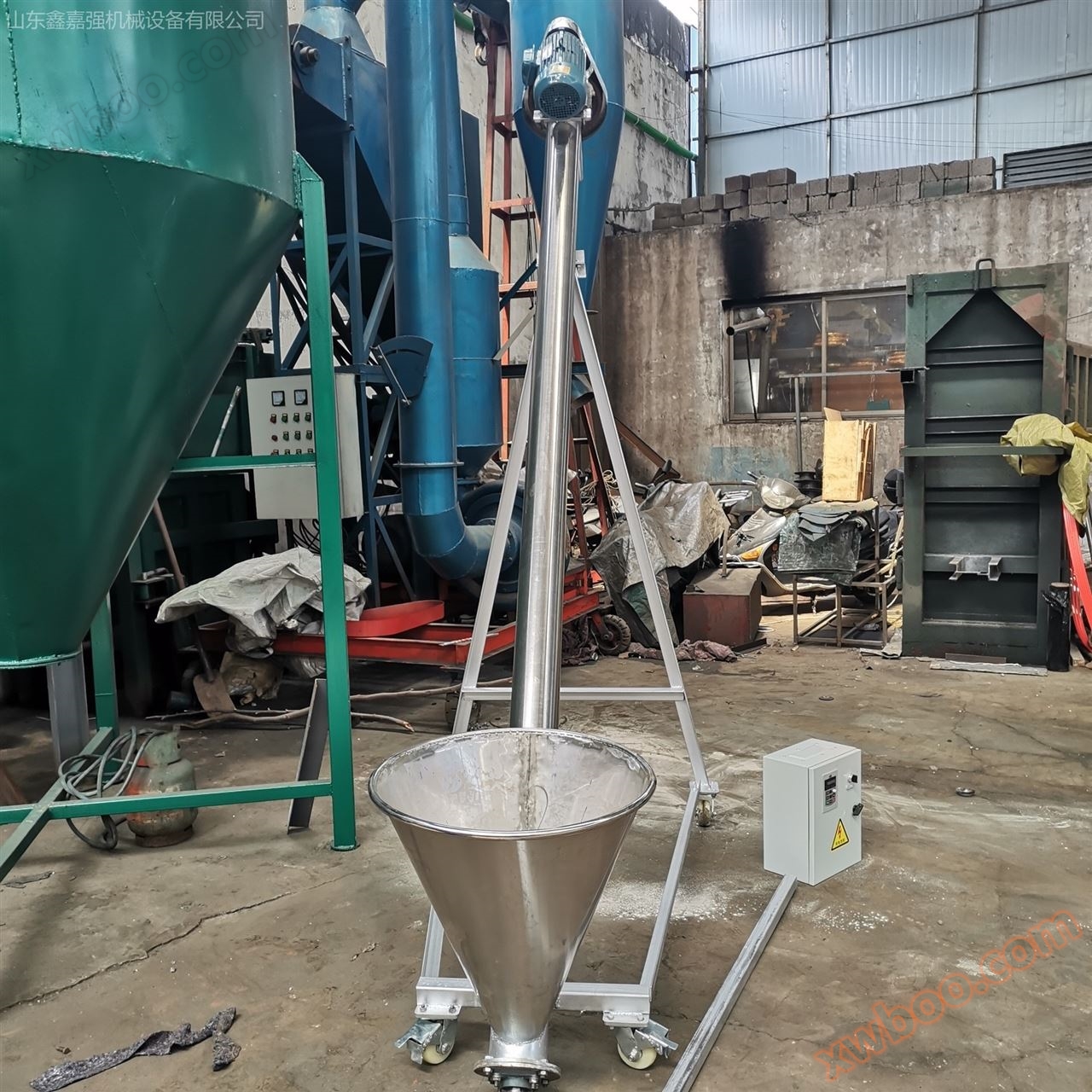 Stainless steel food lifting machine for assembly line, Xinjiaqiang supports customized mobile conveying and feeding machines for aquaculture industry