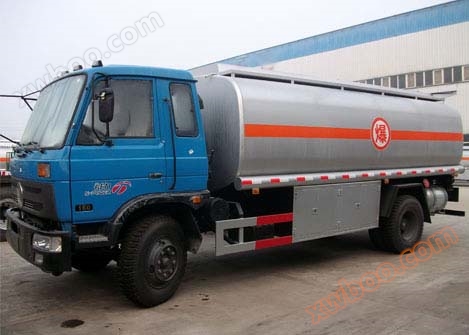 Dongfeng 145 oil tanker